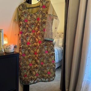 pakistani outfit, full set. size Large